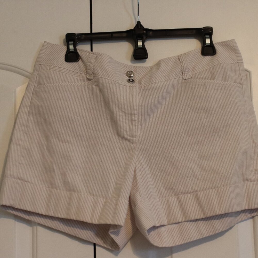 White House Black Market shorts beige and white striped 5 pocket cotton blend 10